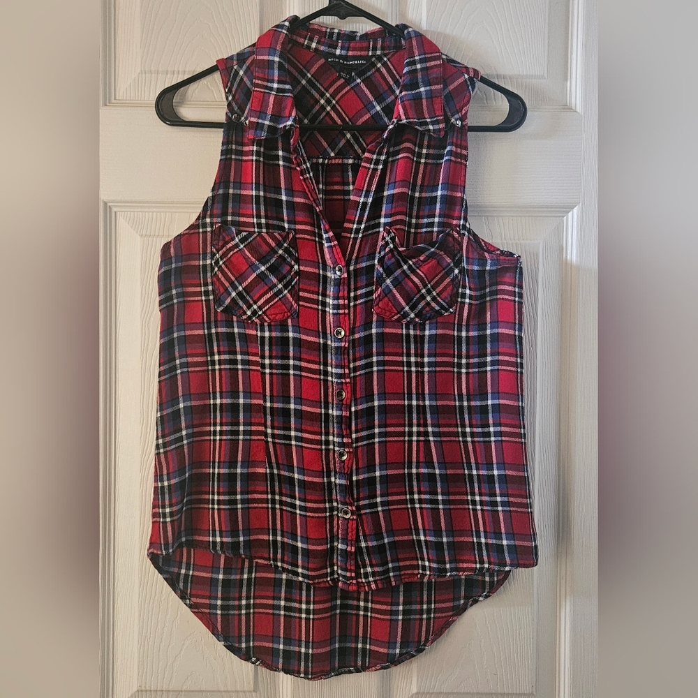 Rock & Repubic Sleeveless Plaid Top